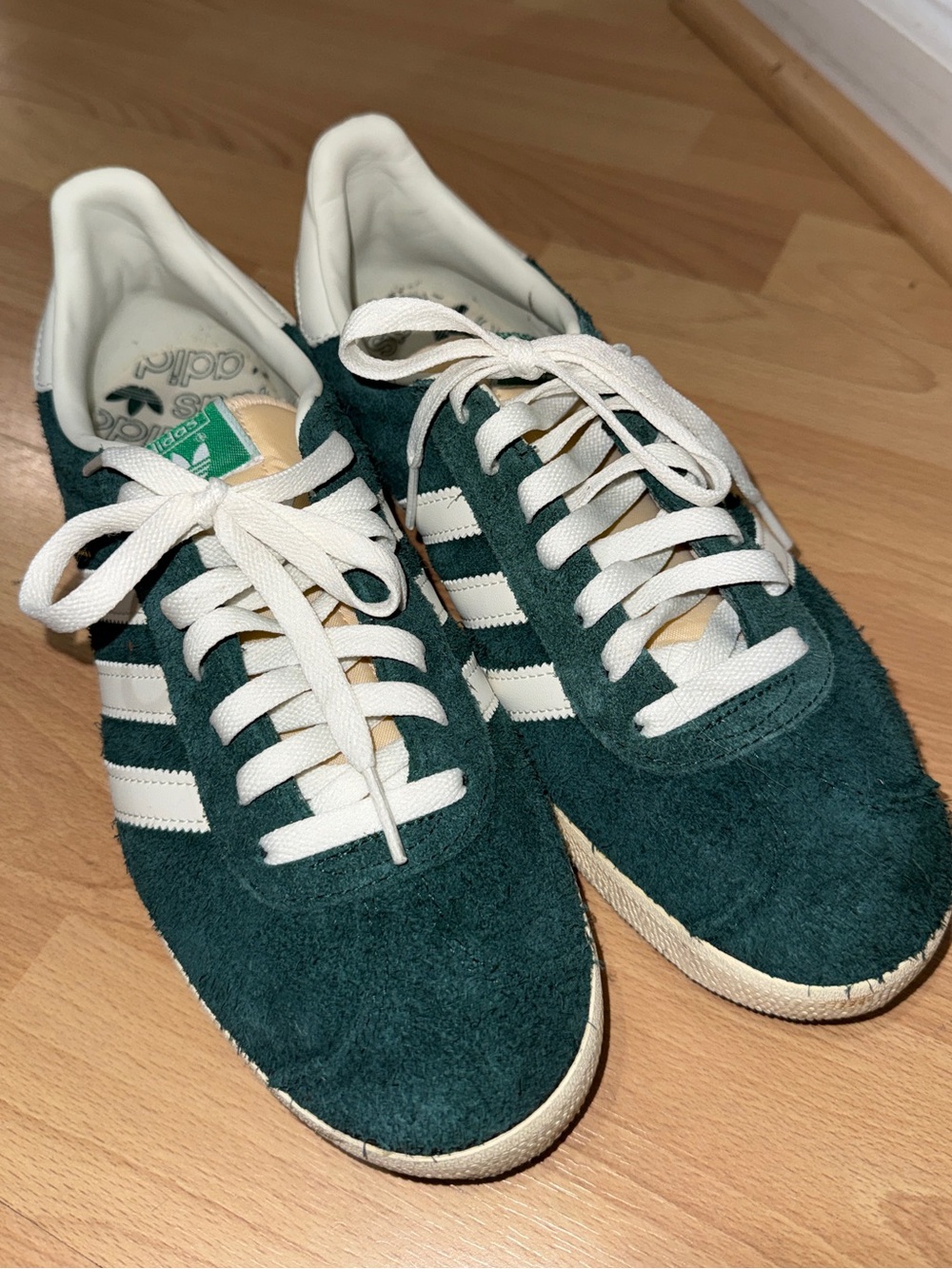 Adidas Gazelle Dark Green Suede Sneakers White Women’s 9/Men’s 8👟